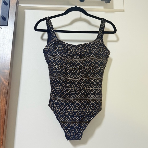 NIP TUCK BOND EYE ONE PIECE SWIMSUIT Black & Gold Size 6 (s) - Picture 1 of 9